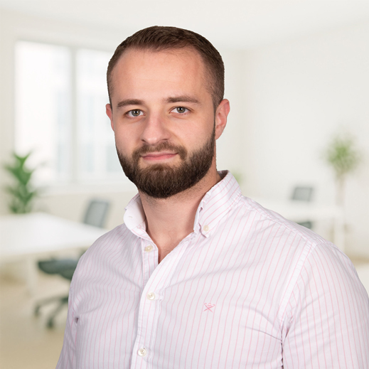 Portraitfoto von Aziz Adrovic