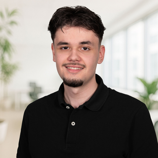 Portraitfoto von Jakup Bajra